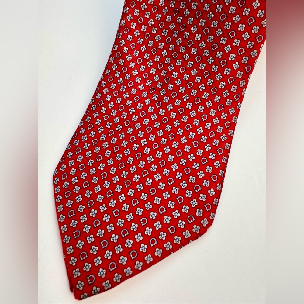 Salvatore Ferragamo Red Silk Micro-Print Tie Logo Clover Made in Italy